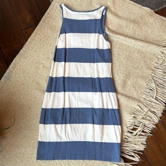 Sexy slim fit dress. Beautiful dress and perfect condition. Size Smalll. - Picture 3 of 3